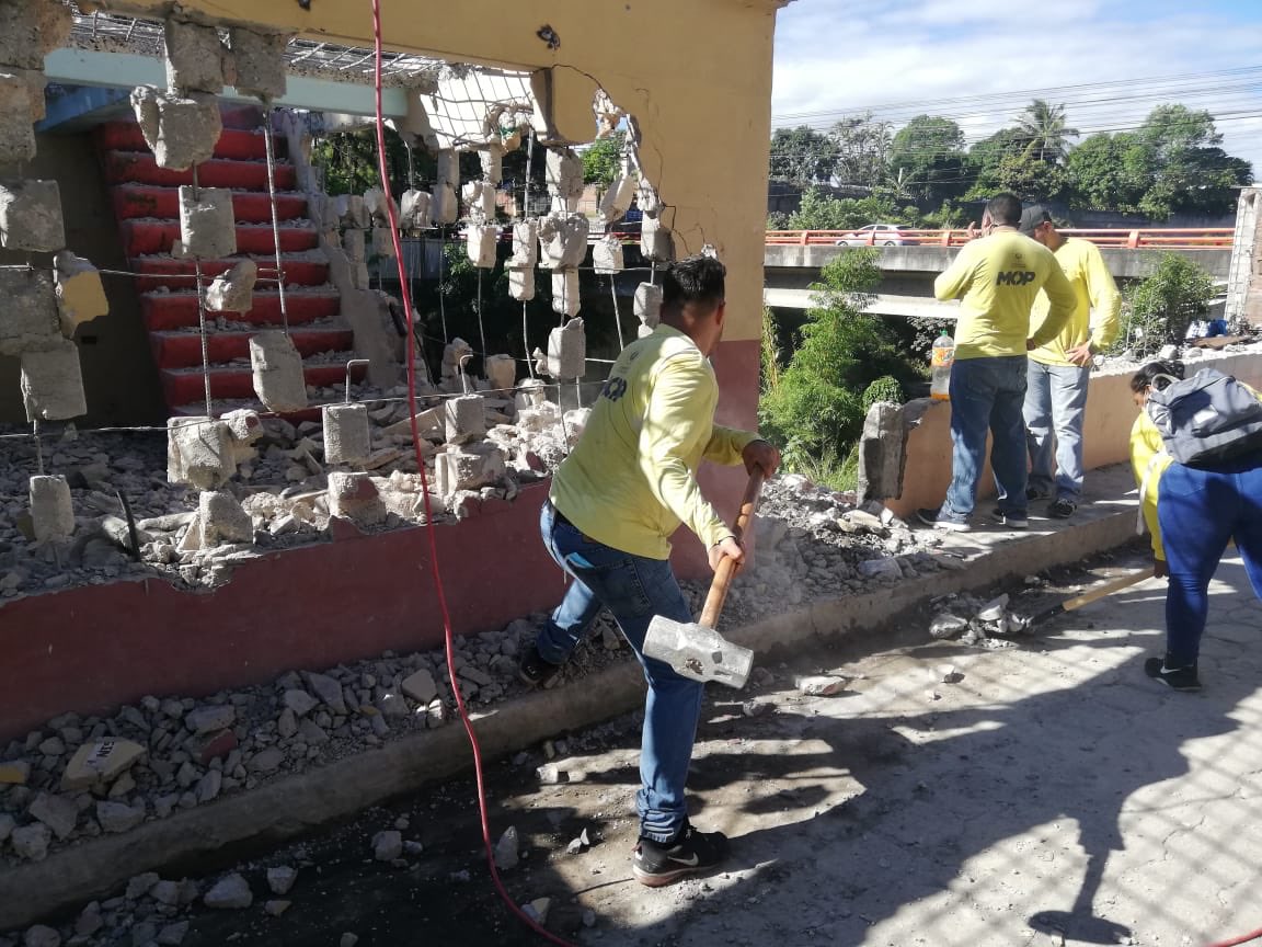 Obras Públicas demuele casas vulnerables en Nejapa y Nuevo Israel de familias que fueron reubicadas obras-publicas-demuele-casas-vulnerables-en-nejapa-y-nuevo-israel-de-familias-que-fueron-reubicadas